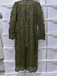 (Category: ) located in . Submitted by rewarewardrobe (Listing ID 1381453822, Image 1). Description: .