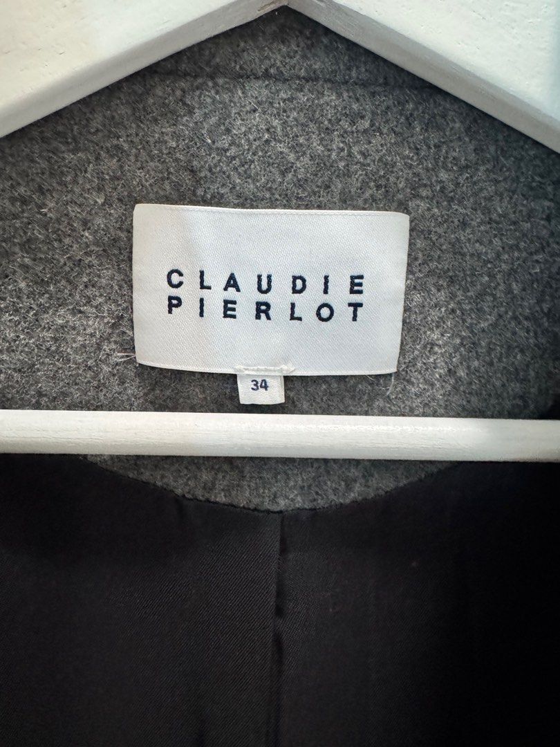 Claudie Pierlot Grey Wool Coat （分類：外套及戶外衣服）位於 Hong Kong。 由 seemystuffs 提交（商品編號 1414159514，圖片 3）。簡介： Elegant grey wool coat from Claudie Pierlot. Features a classic design with a notched lapel and two front pockets. The coat is size 34. Made in France. The coat has a black lining. The coat is a solid grey color. The coat is a mid-length style. #maje #sandro。