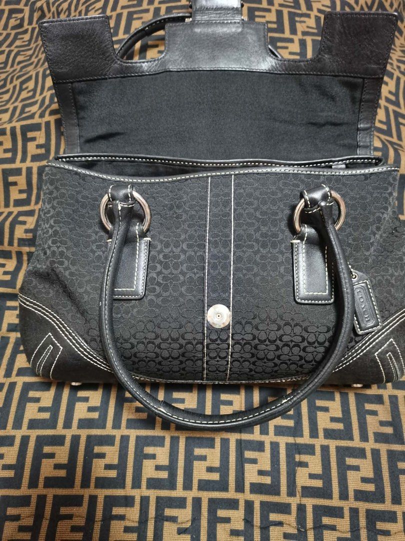 Coach soho flap (Category: Shoulder Bags) located in Calumpit. Submitted by Essentiality (Listing ID 1414087814, Image 2). Description: Coach soho flap Medium In good condition 4k.