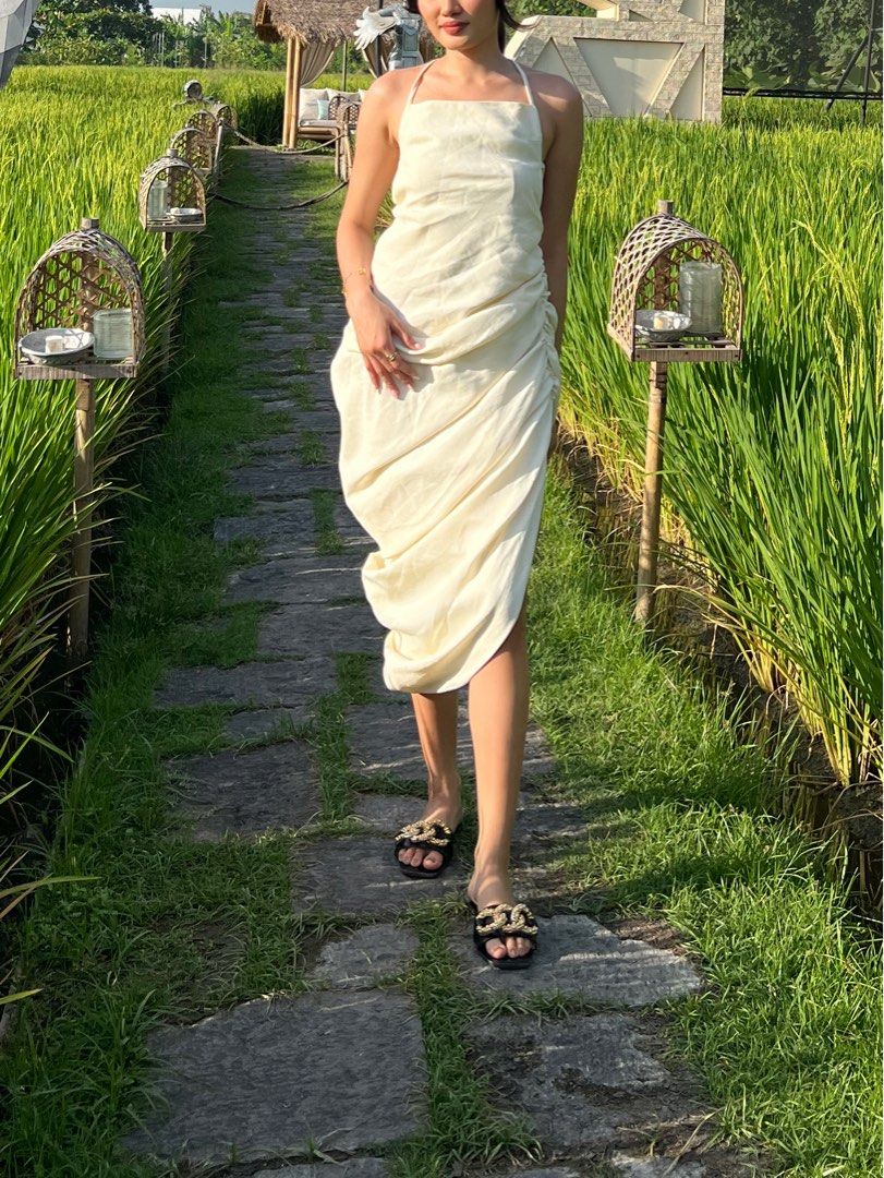Creamy White Midi Dress (Category: Dresses) located in Mandaluyong City. Submitted by kgpreloved (Listing ID 1414143146, Image 3). Description: - Creamy white midi dress - Halter neckline - Flattering draped design - High slit - Lightweight, flowing fabric - Versatile for various occasions.
