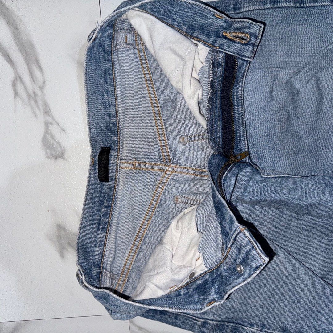 Uniqlo Denim Shorts (Category: Shorts) located in General Trias. Submitted by meskose (Listing ID 1414062559, Image 3). Description: - Classic denim shorts - Light blue wash - Button and zipper closure - Front and back pockets - Distressed detailing - Comfortable for casual wear - Size 24-25 does not fit me anymore.
