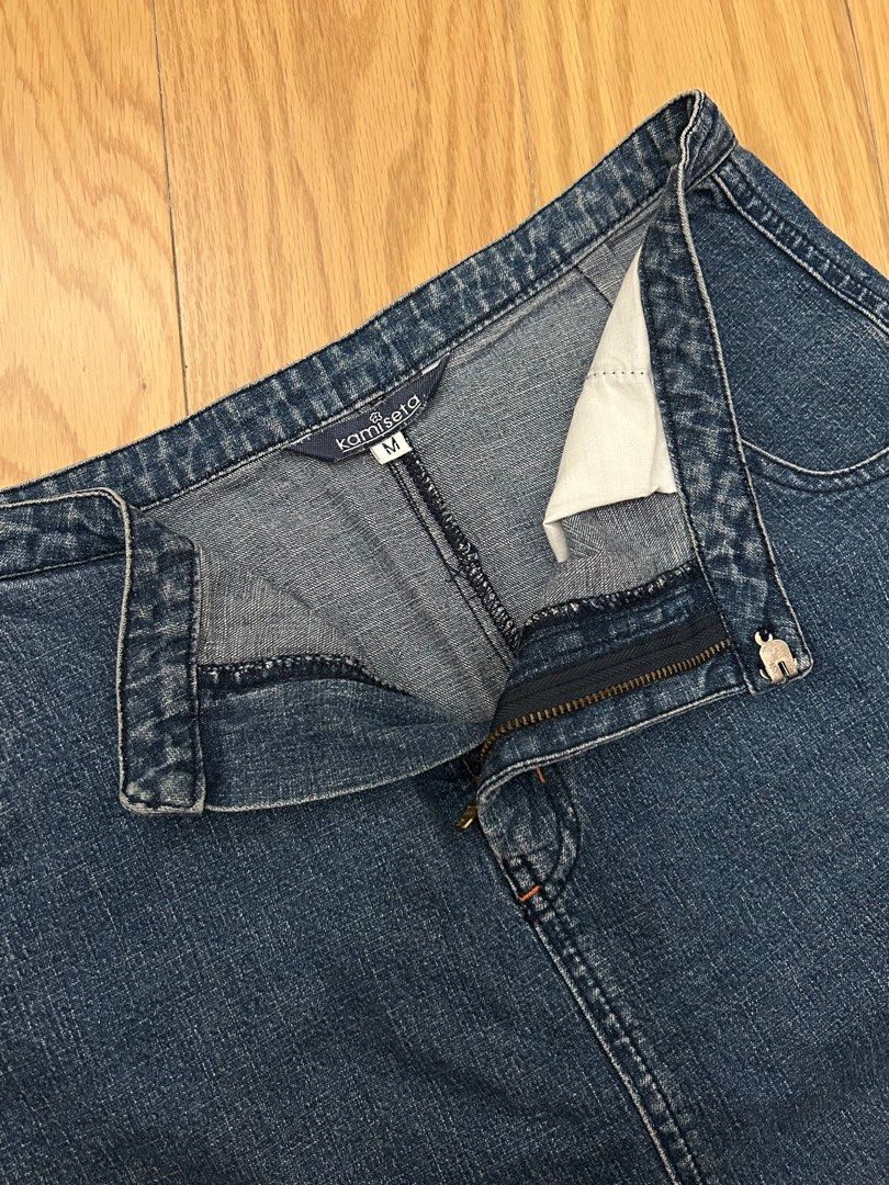 Denim Skirt (Category: Skirts) located in Pasig City. Submitted by gdeclutterwithme (Listing ID 1414216169, Image 2). Description: - Kamiseta denim skirt - Features: Zip closure, pockets - Style: Straight cut - Material: Durable denim - Perfect for casual outfits 19.68 x 18 dm for more details .