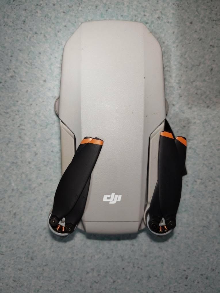 DJI Mini 2 SE Drone (Category: Drones) located in Makati City. Submitted by luckymoonshop (Listing ID 1414214668, Image 2). Description: SELLING IN BEHALF OF THE OWNER dji MINI 2 SE Initially bought for PHP 20,000+ no issue no crash can do testing upon meet up inclusions: sd card type c cord RFS: need funds SELLING FOR PHP 15,000 ONLY Location: Calamba,Laguna .