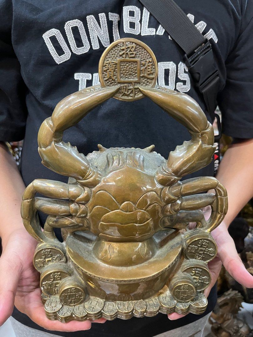 DMVs - Brass Crab Figurine with Coin (Category: Other Home Decor) located in Manila. Submitted by vintage_styles_co (Listing ID 1414242258, Image 2). Description: Check out this awesome brass crab figurine! It's got super detailed carvings and a cool bronze color. The crab is holding a coin with Chinese characters, which adds a nice touch. Perfect for adding a bit of flair to your home or office..