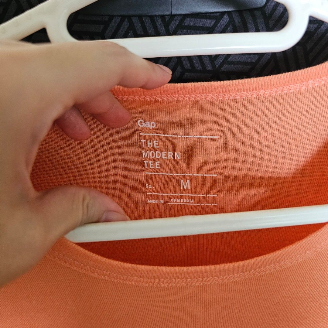 Gap The Modern Tee - Peach (Category: Shirts) located in Valenzuela. Submitted by seee.nicooole (Listing ID 1414106198, Image 2). Description: Chest 38cm Length 66cm.