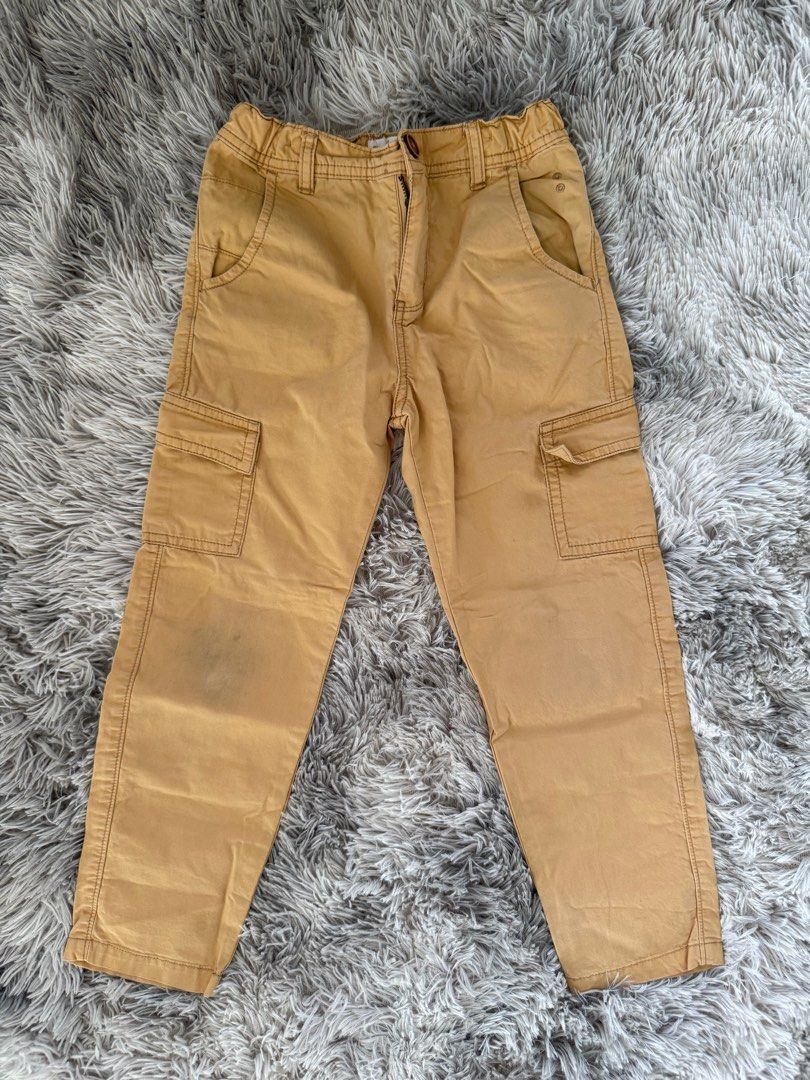 Gingersnaps Cargo Pants (Category: Babies & Kids Fashion) located in Muntinlupa City. Submitted by caistuff (Listing ID 1414126785, Image 1). Description: - Gingersnaps cargo pants - Size 6 - Tan color - Features cargo pockets Measurements: - L: 26 in - W: 13.5 in.