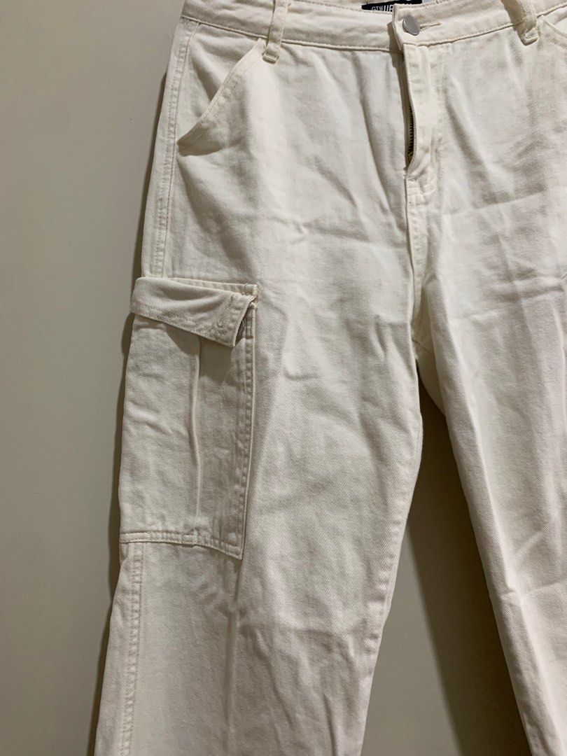 GTW Urban White Cargo Pants (Category: Jeans) located in Iloilo. Submitted by lex.declutters (Listing ID 1414098456, Image 3). Description: - GTW Urban White Cargo Pants - Size: Small - Features: - Button and zipper closure - Two front pockets - Two cargo pockets - Straight leg design.
