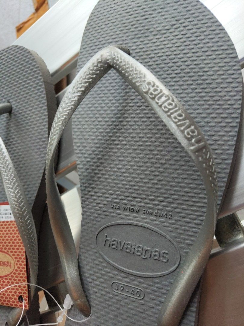 Havaianas Slim Flip-Flops - New with Tags (Category: Flipflops and Slides) located in Singapore. Submitted by yangtianjiao82 (Listing ID 1414061775, Image 3). Description: - Brand new Havaianas Slim flip-flops - Available colors: Gray (size 39-40/41-42) and Pink (size 39-40/41-42) - Comes with original tags - Comfortable and stylish - Perfect for casual wear and the beach.