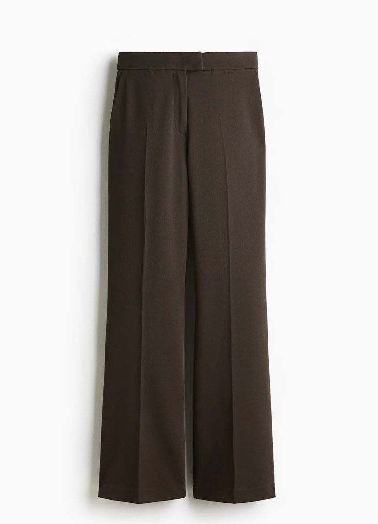 H&M Boot Cut Pants Dark Brown (Category: Other Bottoms) located in Manila. Submitted by nj_xx (Listing ID 1414167733, Image 1). Description: - Size: 38 EUR/6 US, 28-29 on tape measure - Boot cut, very flattering fit at maganda ang tela. - Dark Brown color - Can send more pics if requested - Brand new with tag, 1790 orig price nito - RFS: Medyo sikip sakin.