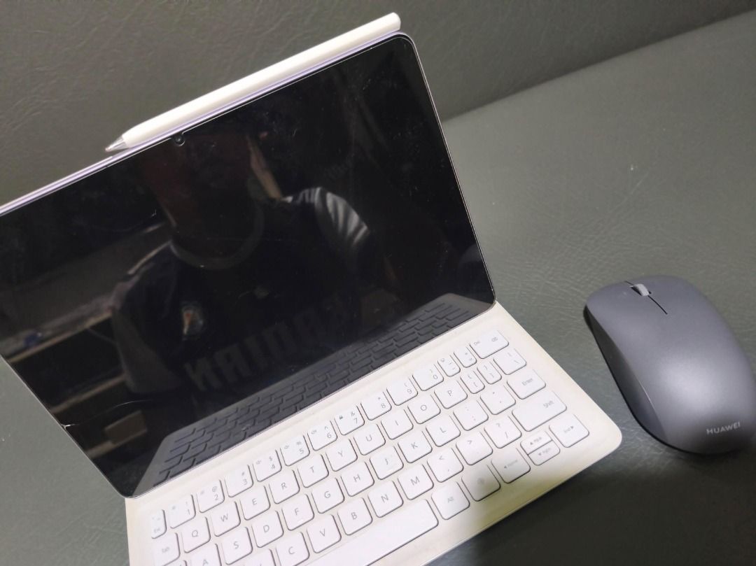 Huawei MatePad 11.5" S PaperMatte Edition (Category: Android) located in Caloocan City. Submitted by happyrabbit-cb3c5a (Listing ID 1414094007, Image 1). Description: - Huawei MatePad 11.5" S PaperMatte Edition tablet - Includes white keyboard cover - Comes with stylus and mouse - Original boxes included - Shown on a dark surface.