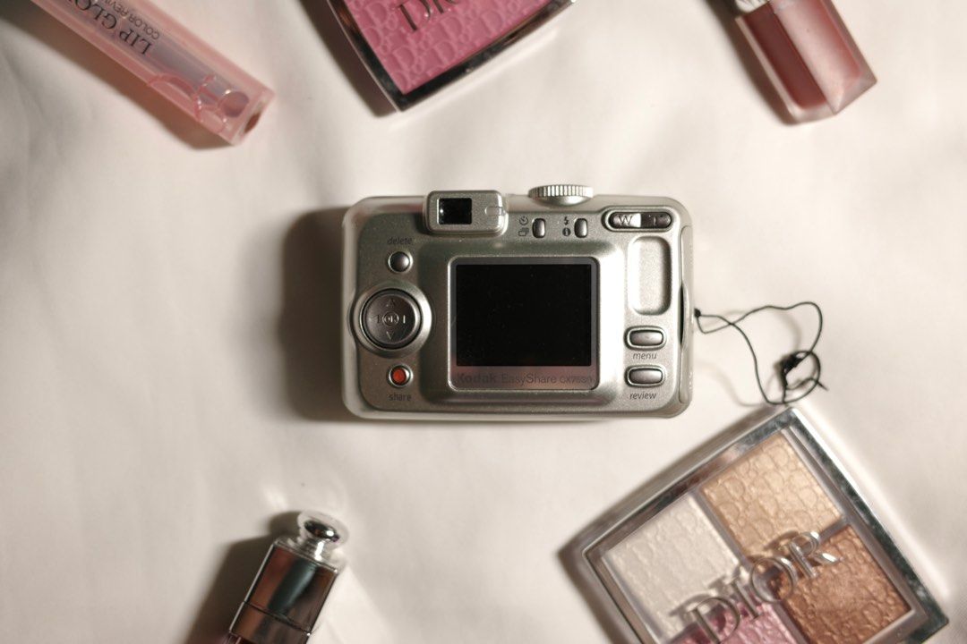 Kodak EasyShare CX7530 (Category: Cameras) located in Balingasag. Submitted by eivon.ecarg (Listing ID 1414138281, Image 2). Description: 🎀 Kodak EasyShare CX7530 ₱ 2750 📸 Specs: 5mp CCD SD Card (not included) Uses 2 AA batteries (not included) ❗️Camera Issue/s: None ✅ Camera Inclusion/s: Camera only ‼️ MUST READ: - Please check all the details of the camera and do your own research before buying. - Please manage expectations. This is a secondh