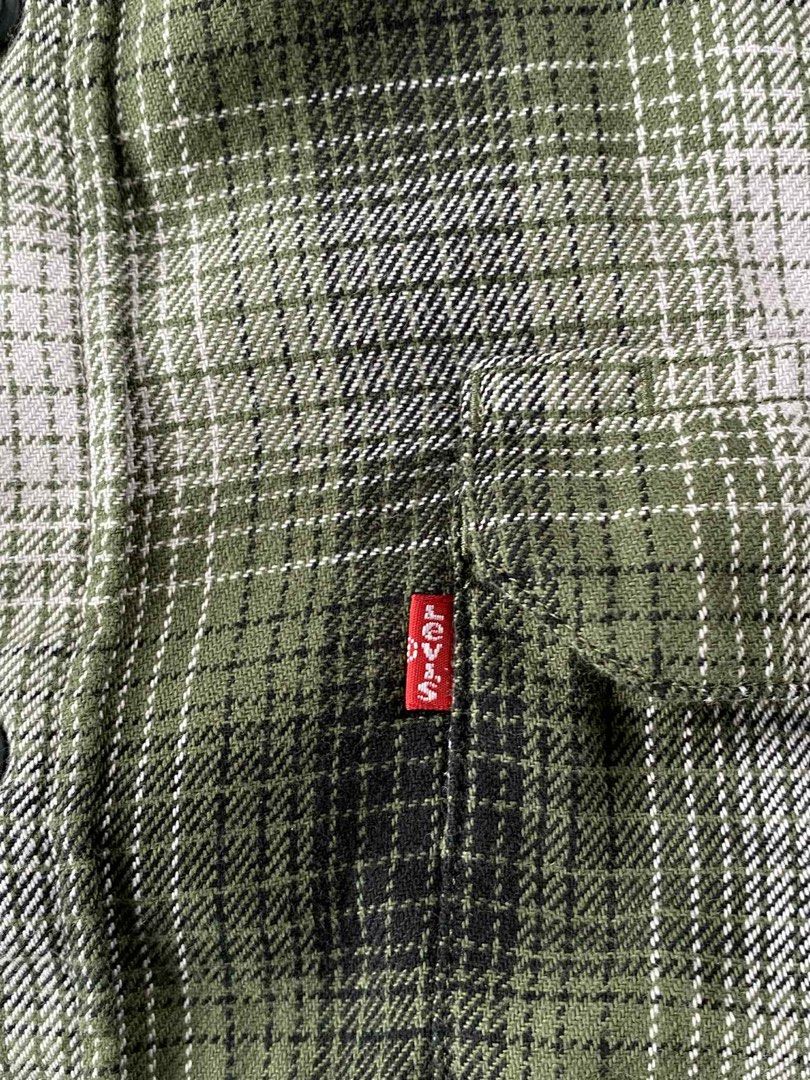 Levi's Plaid Button-Up Shirt XXL (Category: Tshirts & Polo Shirts ) located in Lipa City. Submitted by dcd1217 (Listing ID 1414247122, Image 3). Description: - Levi's plaid button-up shirt - Color: Green, white, and black - Size: XXL - Fit: Standard - Material: 100% cotton - Features: Two chest pockets, classic collar, buttoned cuffs - Details: Small red Levi's logo Authentic Shipped jnt asap Message me for any concerns.