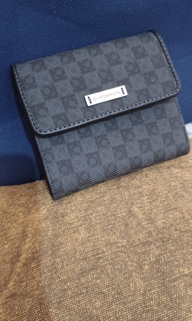 Liz Claiborne black checkered trifold wallet (Category: Luxury Bags & Wallets) located in Paranaque City. Submitted by style_bymm (Listing ID 1414115217, Image 2). Description: ⚫️Authentic Liz Claiborne ⚫️ LIKE NEW, as in 😍 ⚫️ small trifold wallet ⚫️ black and checkered pattern with LC initials ⚫️ current owner not used ⚫️ previous owner barely used ⚫️ 7-card compartment.