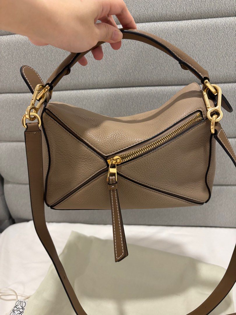 Loewe Puzzle Small Bag (Category: Luxury Bags & Wallets) located in Quezon City. Submitted by bnsellacct (Listing ID 1414188949, Image 3). Description: Loewe Puzzle Small in sand/mink 95% new Inclusion: dustbag and strap No flaws on bag Clean interior Gold tarnish on strap.