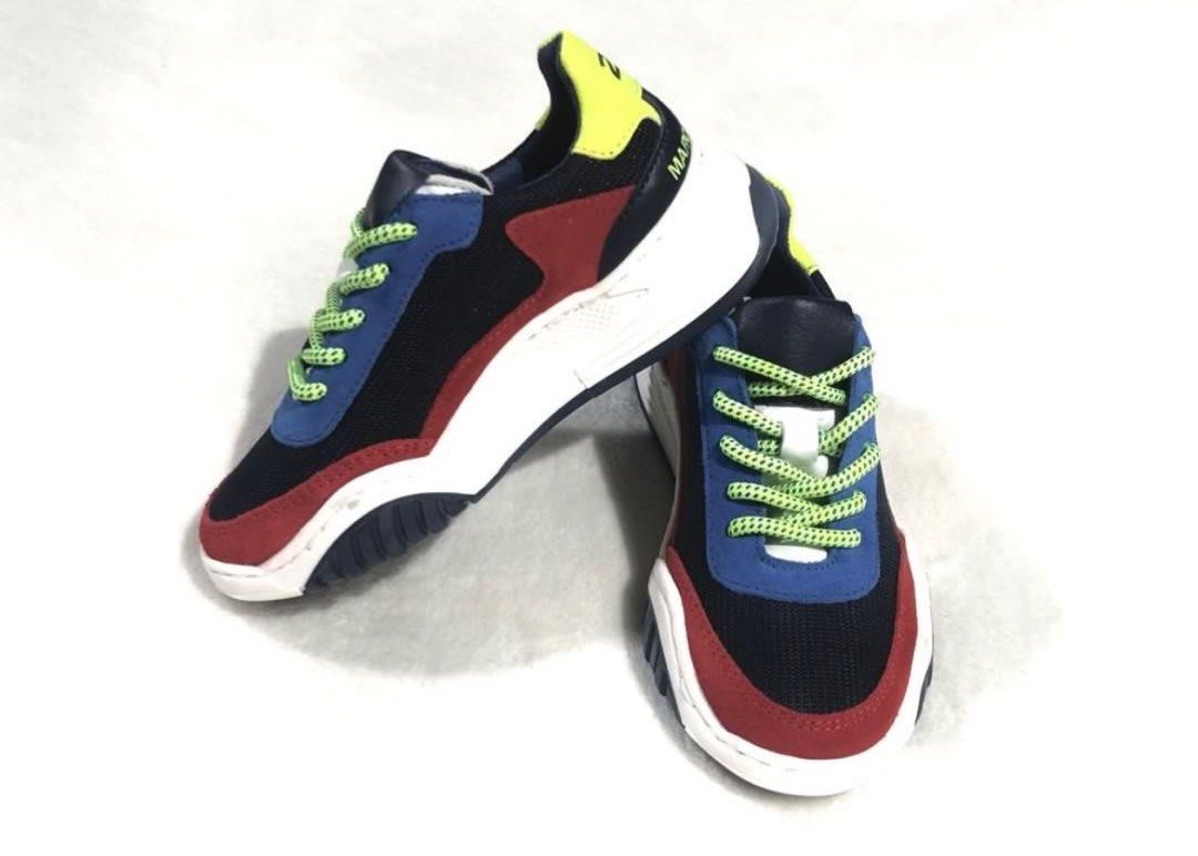 MARC JACOBS KIDS Boys Multicoloured Leather Trainers (Category: Babies & Kids Fashion) located in Santo Domingo. Submitted by r0marx (Listing ID 1414162642, Image 3). Description: 100% AUTHENTIC FROM SAUDI ARABIA SIZE: 28 Navy blue trainers for teen boys by MARC JACOBS, trimmed with luxuriously soft leather and suede. There is a neon yellow logo embroidered on the back of the heel, along with the size of the shoe as an added design feature. There