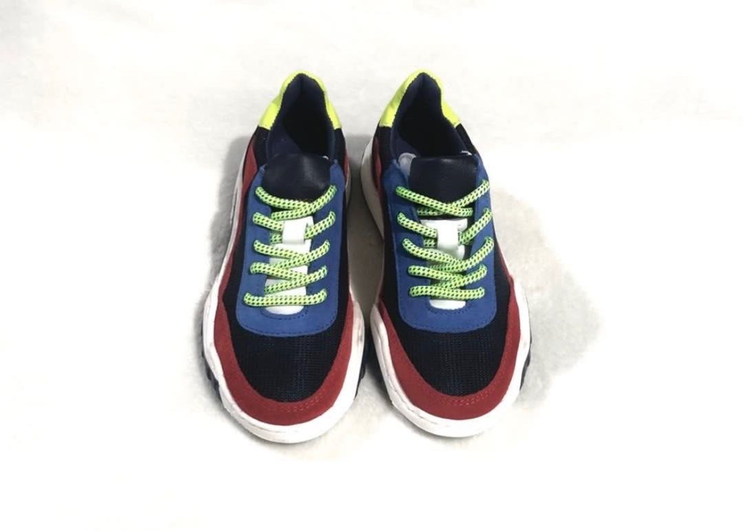 MARC JACOBS KIDS Boys Multicoloured Leather Trainers (Category: Babies & Kids Fashion) located in Santo Domingo. Submitted by r0marx (Listing ID 1414162642, Image 2). Description: 100% AUTHENTIC FROM SAUDI ARABIA SIZE: 28 Navy blue trainers for teen boys by MARC JACOBS, trimmed with luxuriously soft leather and suede. There is a neon yellow logo embroidered on the back of the heel, along with the size of the shoe as an added design feature. There