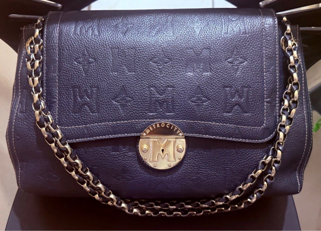Metro City Empreinte (Jumbo Flap) (Category: Luxury Bags & Wallets) located in Manila. Submitted by matchmagebox (Listing ID 1404431129, Image 1). Description: Metro City Rare Jumbo Flap in blue navy color — ang ganda ng leather nito, swear 🥹.