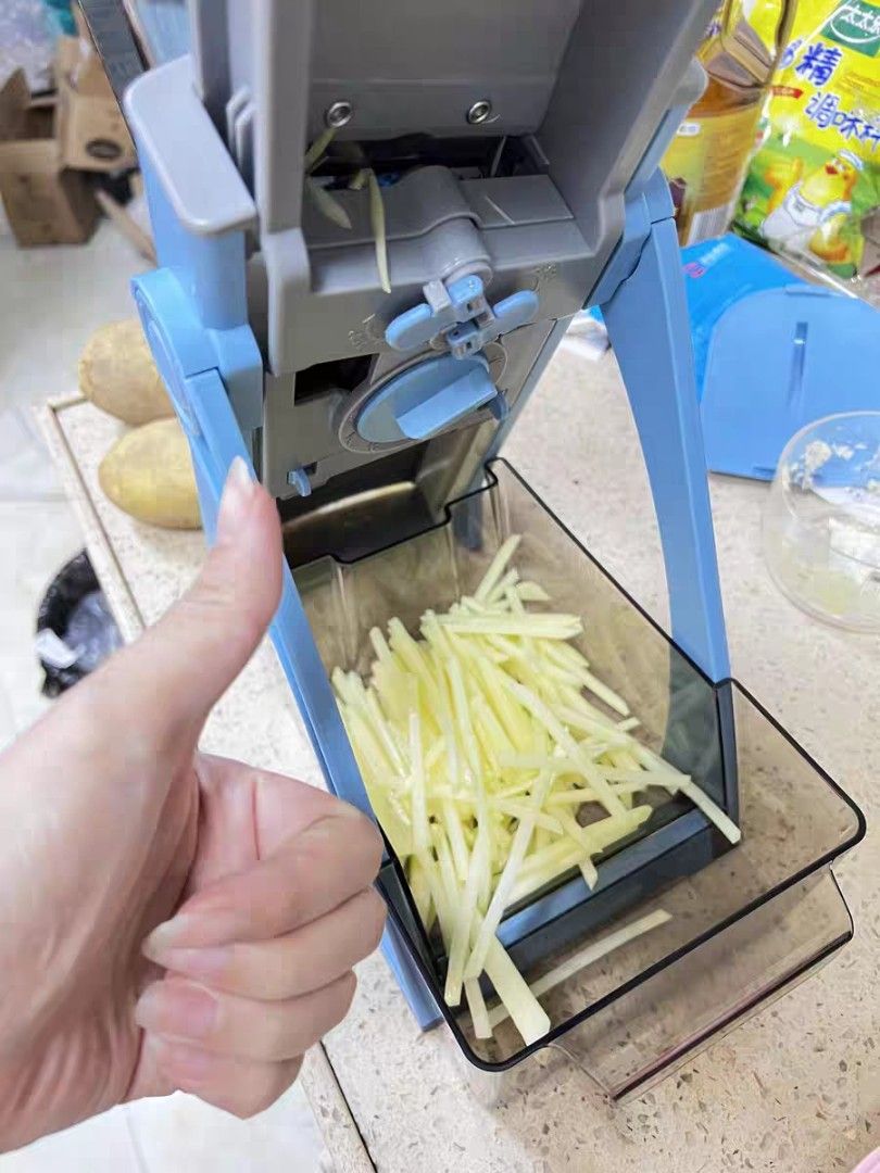 Multi-Function Vegetable Slicer (Category: Juicers, Blenders & Grinders) located in Singapore. Submitted by derpydory (Listing ID 1392238733, Image 2). Description: Spring clean sales Slicer for $15 (original price: $30), USB vegetable chopper $3 Both items are new and unused..