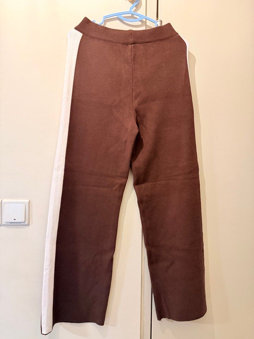 Nike Brown V-Neck Sweater and Pants Set (Category: Sets or Coordinates) located in Singapore. Submitted by blackvelma (Listing ID 1414206028, Image 3). Description: - Nike sweater and pants set - Sweater: V-neck design with white trim - Features Nike logo - Pants: White stripe down the side - Perfect for a casual, sporty look.