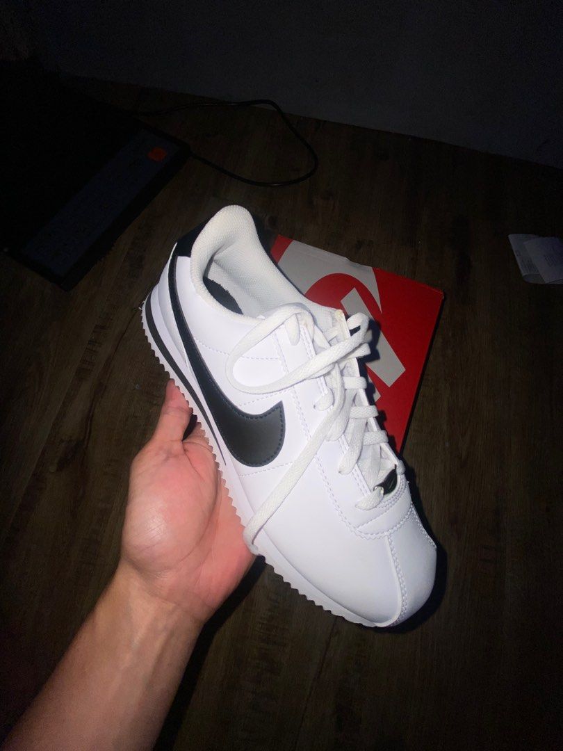 NIKE CORTEZ WHITE BLACK YOUTH (Category: Sneakers) located in Manila. Submitted by glensigua (Listing ID 1414243822, Image 1). Description: BRAND NEW AND LEGIT! 6.5 Y MENS FIT 8WOMENS 2399 PESOS ONLY 📍TONDO MNL.