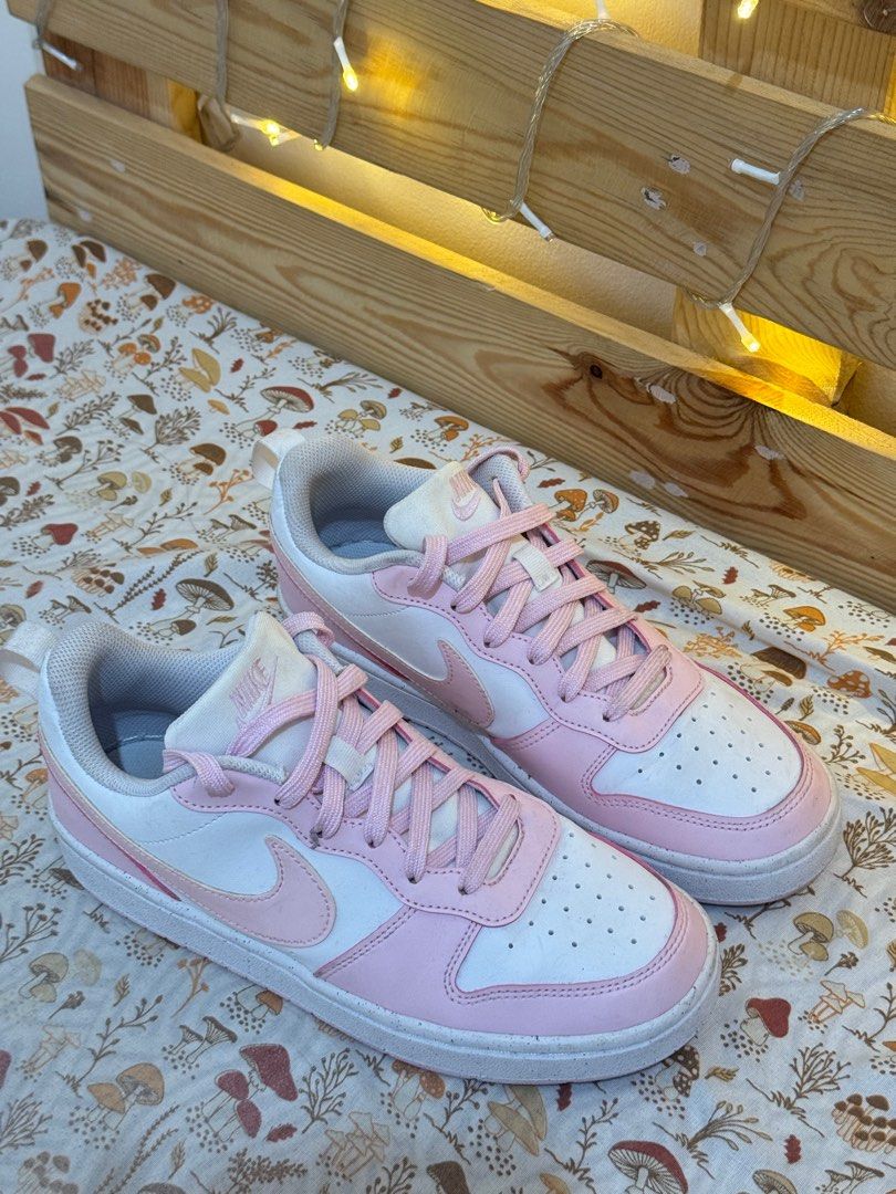 Nike Court Borough Low Recraft (Category: Sneakers) located in Cebu City. Submitted by d.cluttering (Listing ID 1414115521, Image 1). Description: Worn once. Like New. Fits Women 8/8.5 Nike Court Borough Low Recraft GS – Pink / White Description: Original Nike Court Borough Low Recraft ✔️ Authentic ✔️ Size: US 6 on tag but Fits Women 8/8.5 ✔️ Lightly used, well kept ✔️ Clean inside & out ✔️ No tears or sole separation Color: White / Soft Pink Sel