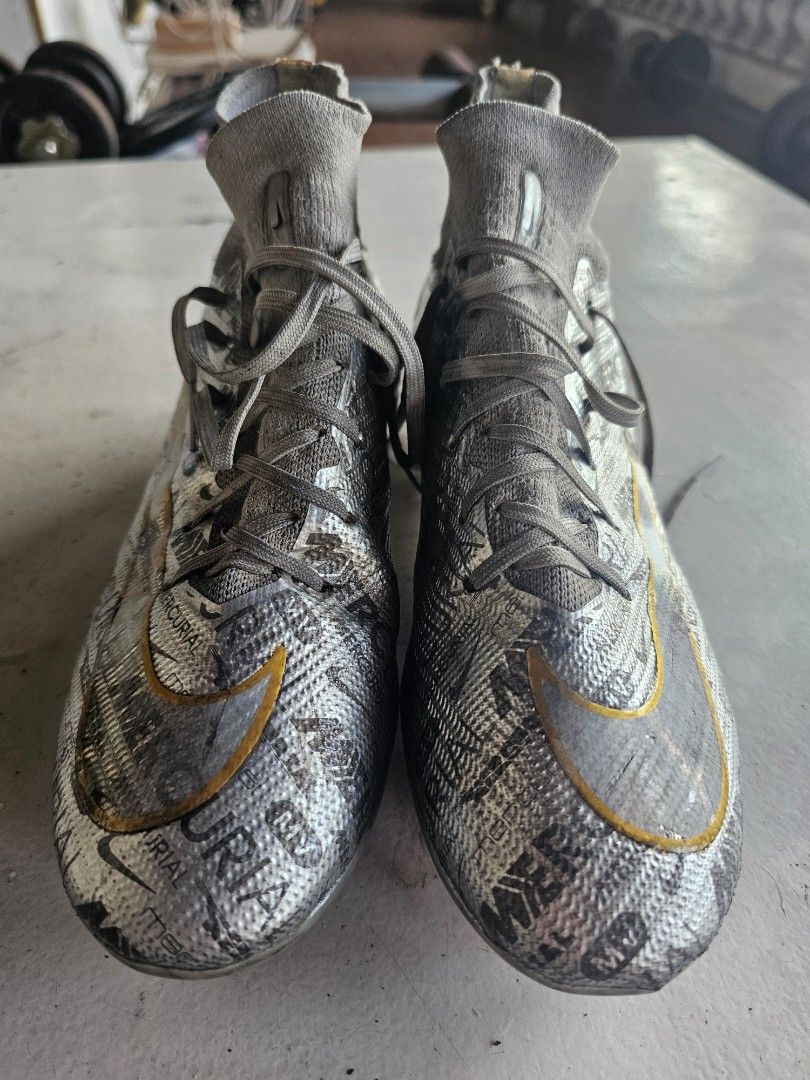 Nike Football spikes/cleats (Category: Other Sports Equipment and Supplies) located in Marikina City. Submitted by ditrik26 (Listing ID 1414214980, Image 1). Description: Decluttering Pickup in marikina or lalamove See photos for issue, light scratches Not obvious when using.