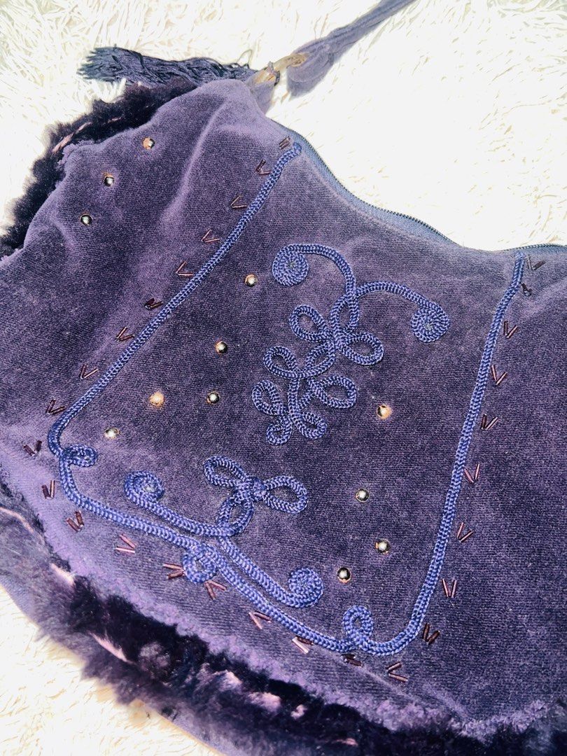 Nine West Corduroy Shoulder Bag (Category: Shoulder Bags) located in Baguio. Submitted by whimsyymom (Listing ID 1414179442, Image 2). Description: Nine west Corduroy Violet shoulder bag Tarnished silver wear Kasya notebook, long wallet, payong 💰200 PHP negotiable for sure buyers Shipping via J&T Amount + SF.