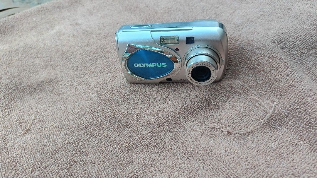 Olympus m-15 Digital Camera (Category: Cameras) located in Rizal. Submitted by chrstphr.ocmp724 (Listing ID 1414154785, Image 2). Description: Olympus m-15 Digital Camera Vintage like output 3.2mp 3x optical zoom Body condition: 9/10 No functional issue Inclusions: Battery Battery Charger (w/out cord) 16mb xd card Issue: no flash, hazy output, one lost screw sa back, few body scratches Buy at your own risk, no return/refund policy Pm for more det
