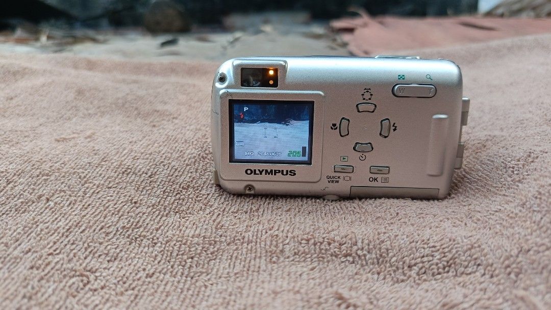 Olympus m-15 Digital Camera (Category: Cameras) located in Rizal. Submitted by chrstphr.ocmp724 (Listing ID 1414154785, Image 1). Description: Olympus m-15 Digital Camera Vintage like output 3.2mp 3x optical zoom Body condition: 9/10 No functional issue Inclusions: Battery Battery Charger (w/out cord) 16mb xd card Issue: no flash, hazy output, one lost screw sa back, few body scratches Buy at your own risk, no return/refund policy Pm for more det