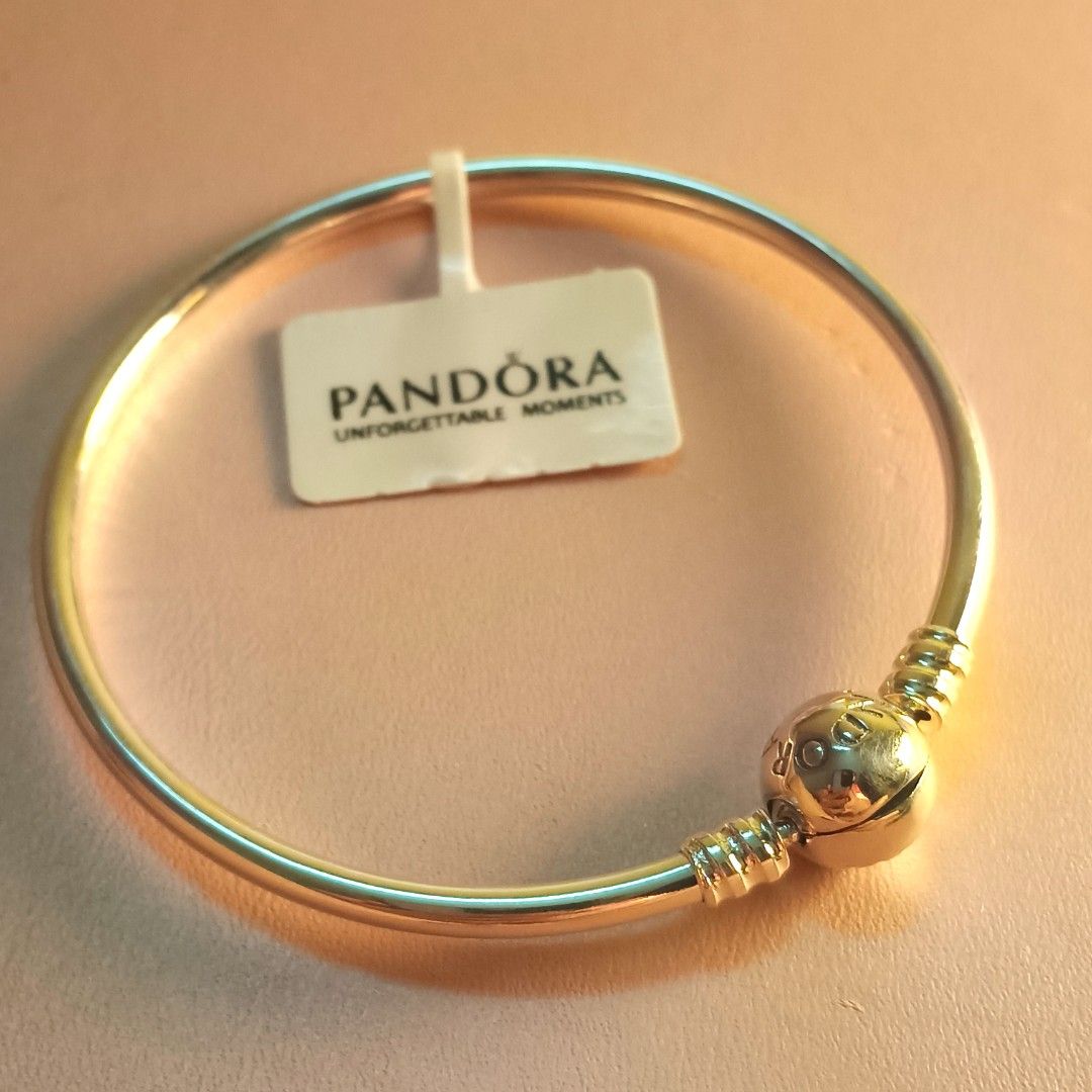 Pandora Moments bangle bracelet classic bangle in silver (Category: Luxury Accessories) located in Santa Rosa. Submitted by love.jewels (Listing ID 1414221808, Image 1). Description: ALL ITEMS ARE NEGOTIABLE, YOU ARE FREE TO MAKE AN OFFER, I. WILL GIVE YOU THE BEST PRICE 😍 ALL BRANDNEW NOT PRELOVED NOT SECOND-HAND FROM FACTORY FOR BRACELET 16-21 CM AVAILABLE SIZES FOR RING 5-10 AVAILABLE SIZE.