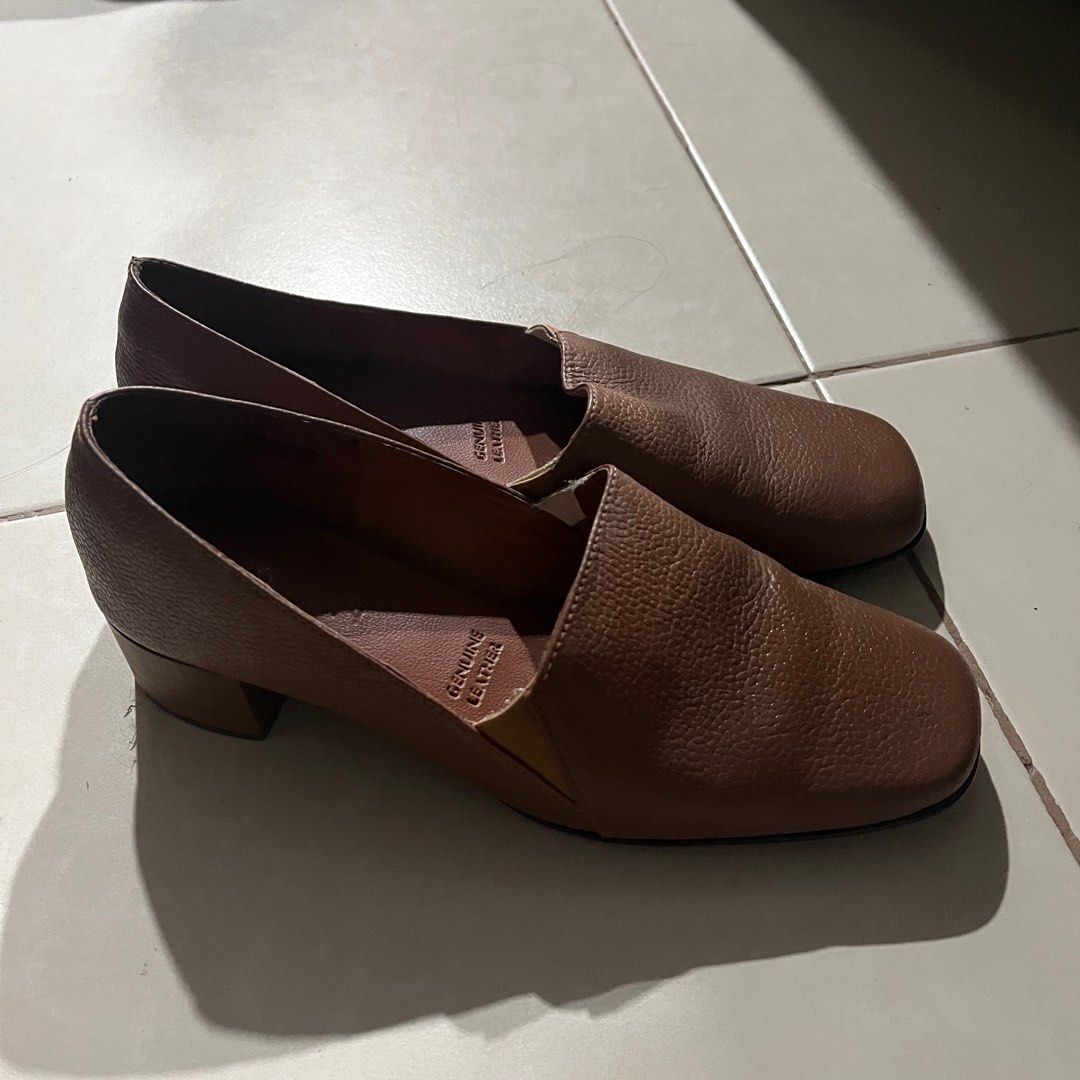 Parisian Genuine Leather Loafers (Category: Loafers) located in Quezon City. Submitted by kaleidoscloset (Listing ID 1414208307, Image 1). Description: help me declutter! selling my preloved Parisian leather heel loafers for only ₱350 perfect for business and smart casual wear only used a few times, still in good condition :-).