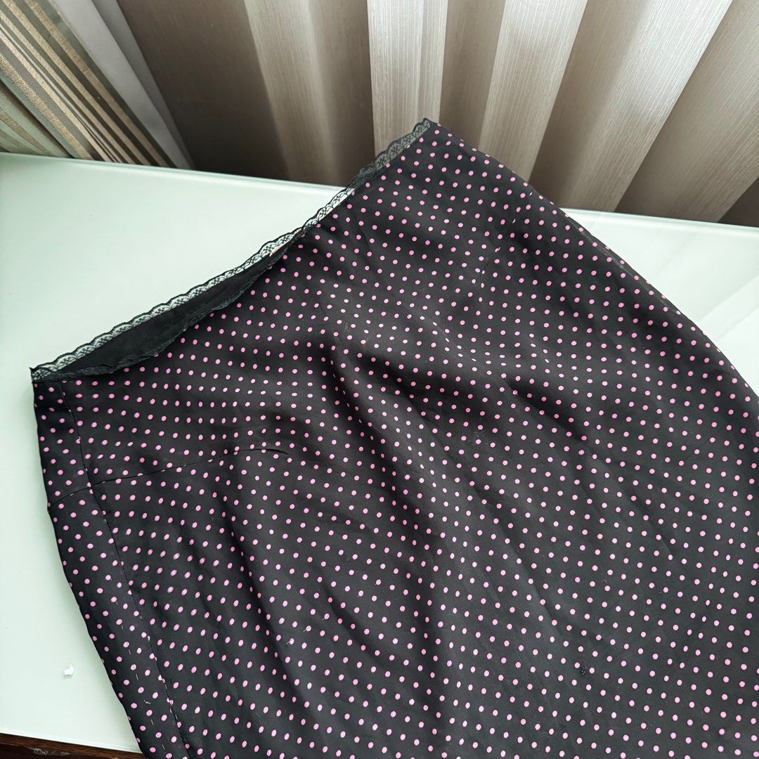 Polka Dot Midi Bias Cut Skirt (Category: Skirts) located in Quezon City. Submitted by hanas.declutter (Listing ID 1414070295, Image 2). Description: - beautiful skirt; gets a lot of compliments - zipper doesn’t close all the way—see picture for reference (easily fixable) .