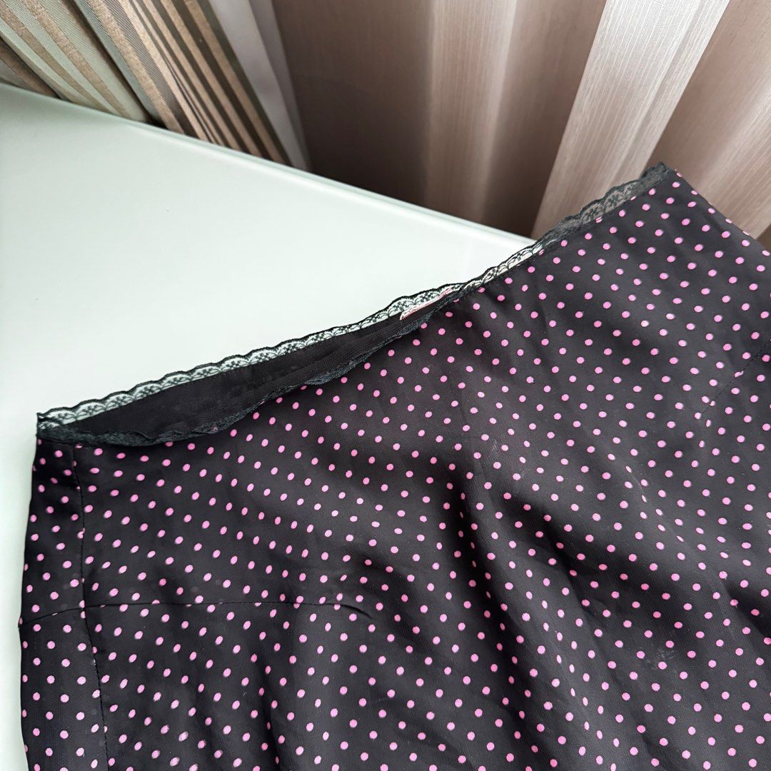 Polka Dot Midi Bias Cut Skirt (Category: Skirts) located in Quezon City. Submitted by hanas.declutter (Listing ID 1414070295, Image 1). Description: - beautiful skirt; gets a lot of compliments - zipper doesn’t close all the way—see picture for reference (easily fixable) .