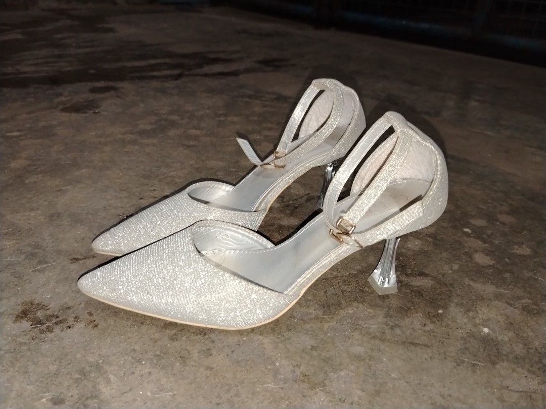 Prom/Wedding Silver Heels (Category: Heels) located in Manila. Submitted by loveeroded (Listing ID 1414129891, Image 3). Description: - 30 on tag but fits me (28) - Only used once - Silver Lishka heels - Pointed toe design - Ankle strap with buckle - Clear heel - Glittery finish - Ideal for special events.
