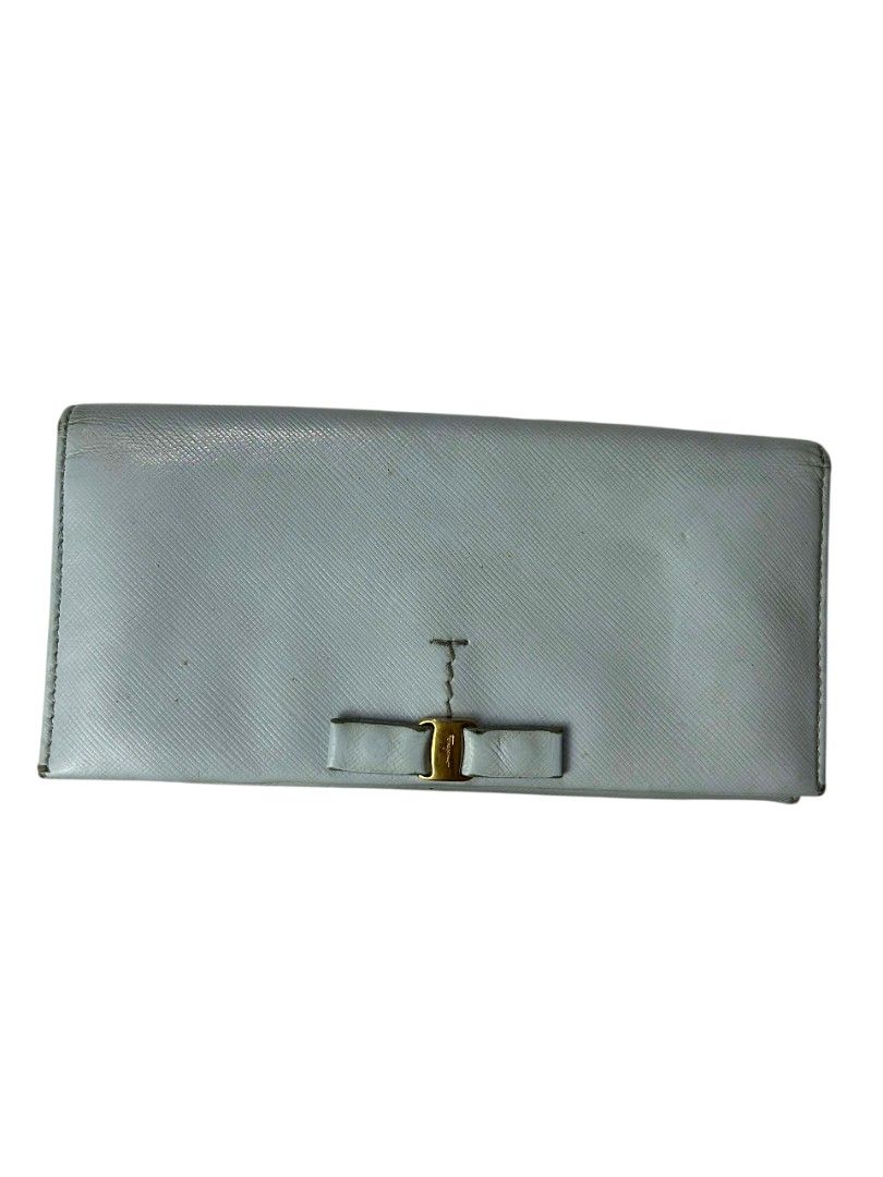 Salvatore Ferragamo (Category: Luxury Bags & Wallets) located in Aurora. Submitted by purethrift07 (Listing ID 1414166366, Image 1). Description: maganda to no issue dm me authentic✔️.