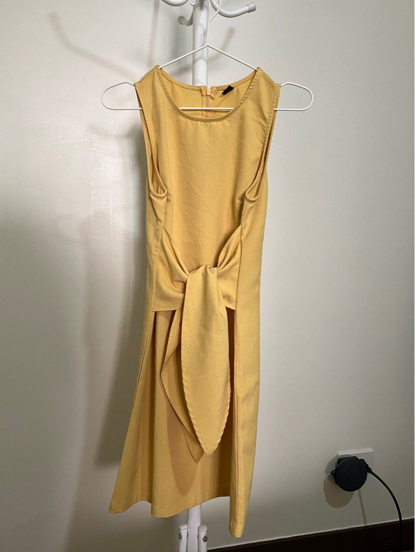 Shein Yellow Front Tie Dress (Category: Dresses) located in Pasig City. Submitted by decluttermycloset.24 (Listing ID 1414147467, Image 1). Description: - Shein Yellow Front Tie Dress - Size: XS (EU 34) - Slightly negotiable.