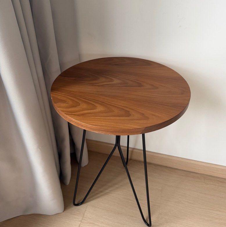 Side Table (Category: Tables & Sets) located in Singapore. Submitted by skywis (Listing ID 1414080650, Image 1). Description: 40cm in diameter 56.5cm tall Self collect preferred - Stylish round side table - Warm wooden top - Sleek black hairpin legs - Perfect for small spaces or bedside table - Adds modern elegance.
