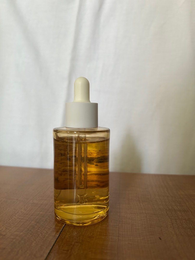 SKIN 1004 Centella Ampoule 58 mL (Category: Face Care) located in Batangas. Submitted by dusclutter (Listing ID 1414075571, Image 2). Description: Around 90% left RFS: Decluttering, using derma meds now MOP: Gcash Shipping: J&T Loc: Sto. Tomas Batangas .