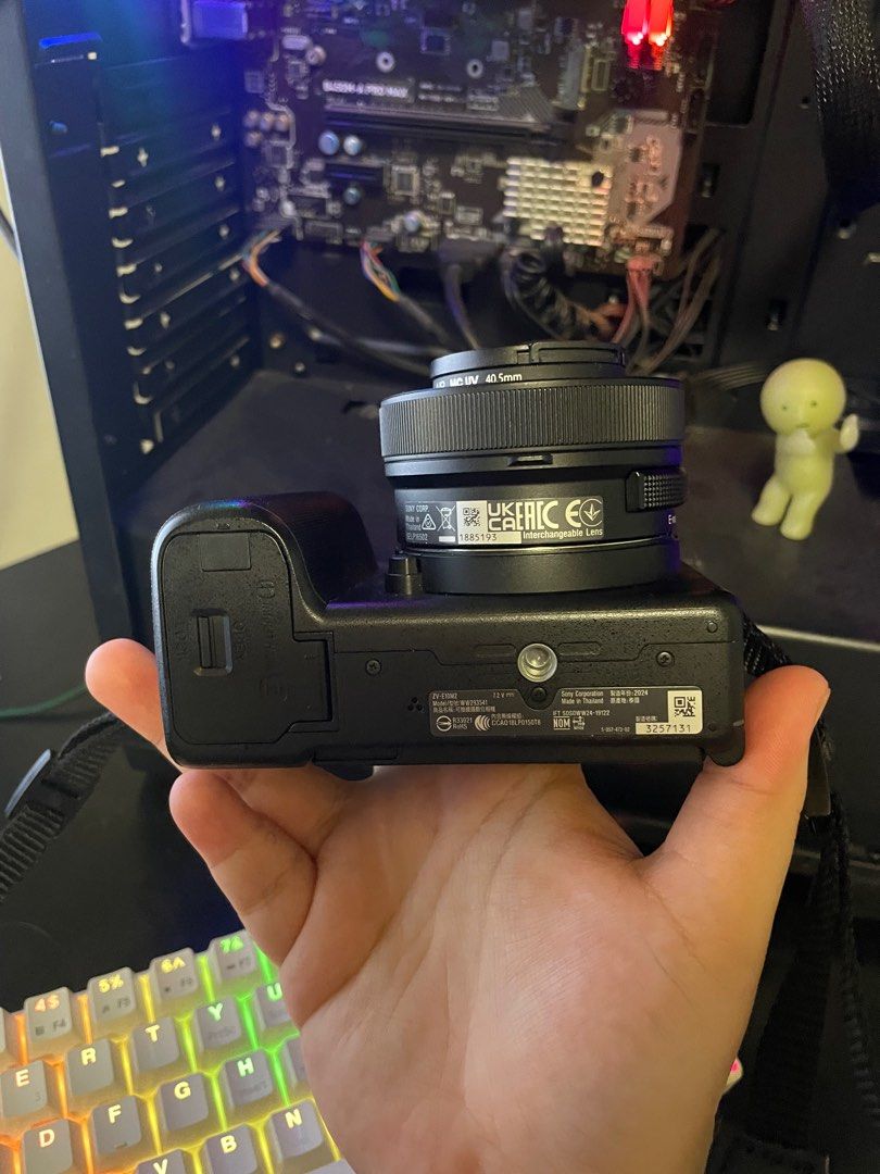 Sony ZV-E10 II Camera with Kit Lens (Category: Cameras) located in Quezon City. Submitted by ociio (Listing ID 1414224684, Image 2). Description: free bag, lens protector, screen protector RFS: Wanted DJI cam instead.