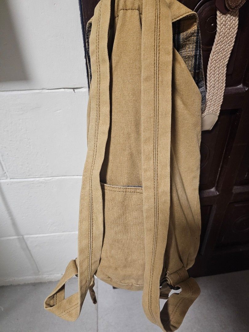 Springfield rucksack backpack (Category: Backpacks) located in Marikina City. Submitted by ditrik26 (Listing ID 1414213663, Image 3). Description: Decluttering Pickup in marikina or lalamove See last photo for issue. Not obviois when using.