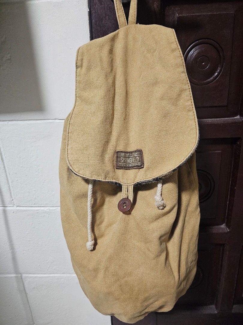 Springfield rucksack backpack (Category: Backpacks) located in Marikina City. Submitted by ditrik26 (Listing ID 1414213663, Image 1). Description: Decluttering Pickup in marikina or lalamove See last photo for issue. Not obviois when using.