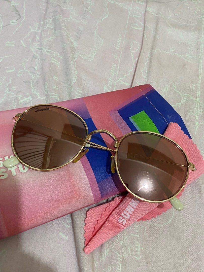 sunnies studios winona in rose gold (Category: Sunglasses & Eyewear) located in Quezon City. Submitted by eunnaaa (Listing ID 1414211742, Image 2). Description: worn once or twice but never really out of the house.