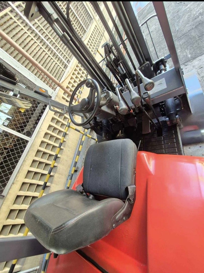 Tailift Diesel Counterbalanced Forklift FD35S (Category: Construction Tools & Equipment) located in Caloocan City. Submitted by robertkingong (Listing ID 1414084159, Image 2). Description: - Tailift FD35S Diesel Forklift - Rated Capacity: 3500 kg - Service Weight: 4420 kg - Designed for heavy-duty lifting.