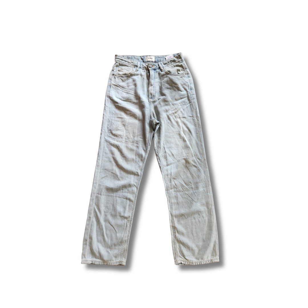 Thrifted Acid Washed Straight Jeans (Category: Jeans) located in Lucena. Submitted by httpynk (Listing ID 1414117791, Image 1). Description: - thrifted pants - need wash - has minimal stains - all has working zipper - length varies from 41-43 - MEDIDA SIZED.