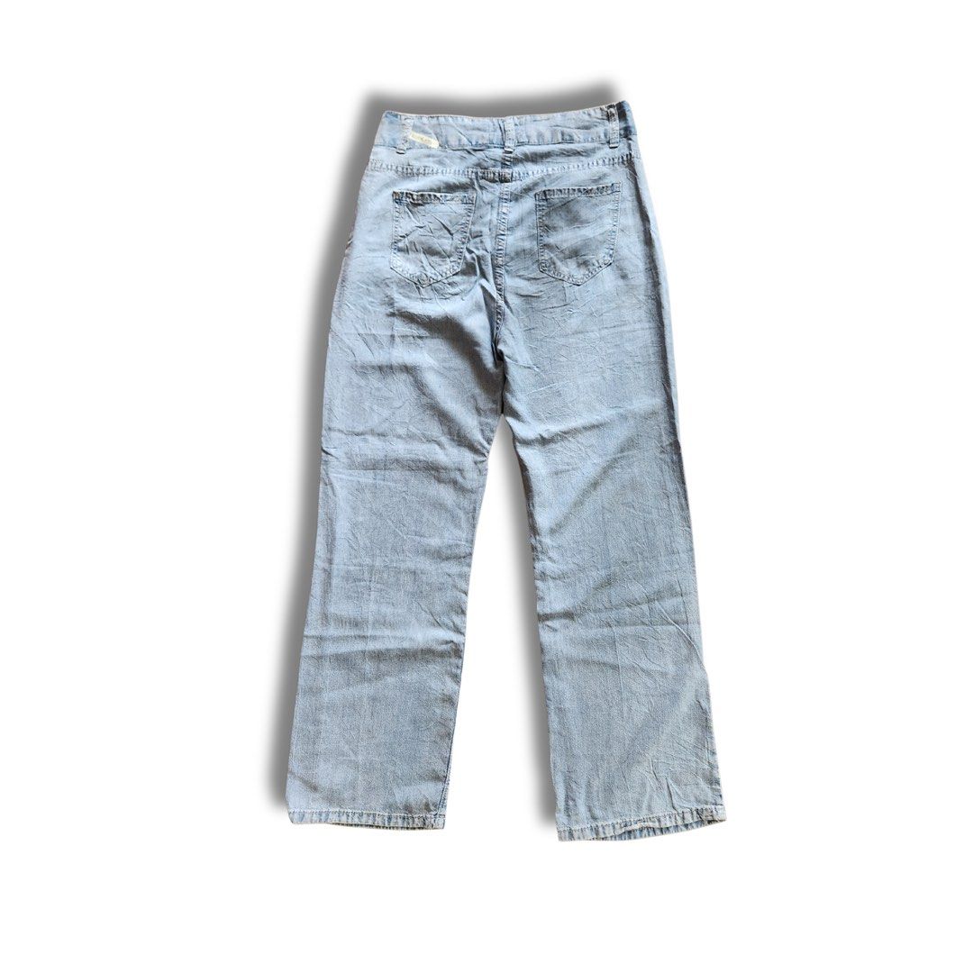 Thrifted Light Blue Denim Jeans (Category: Jeans) located in Lucena. Submitted by httpynk (Listing ID 1414117746, Image 1). Description: - thrifted pants - need wash - has minimal stains - all has working zipper - length varies from 41-43 - MEDIDA SIZED.