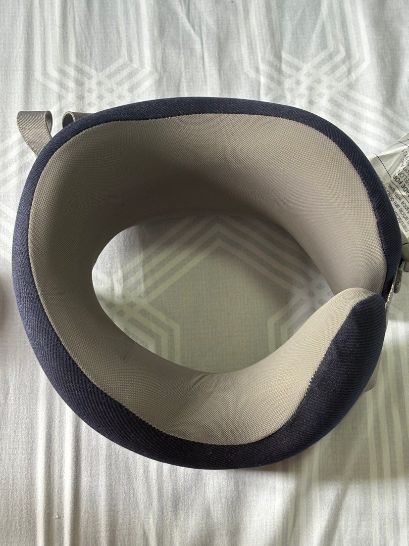 Travelon Slim Neck Pillow - Navy (Category: Travel Essentials & Accessories) located in Muntinlupa City. Submitted by prettybangtannoona (Listing ID 1414081326, Image 3). Description: Brand new never used.