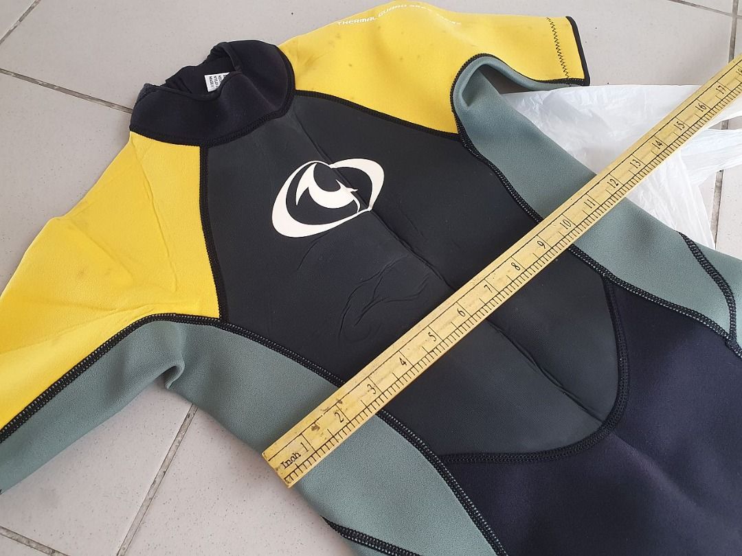 TYR Thermal Guard Wetsuit for boys (Category: Babies & Kids Fashion) located in Quezon City. Submitted by nextnoel (Listing ID 1414244878, Image 2). Description: TYR Thermal Guard Wetsuit for boys = 700 - made of neoprene material - no tear, minor stain on the yellow shoulder part Meet-ups can be arranged, but pick-up through couriers is preferred..