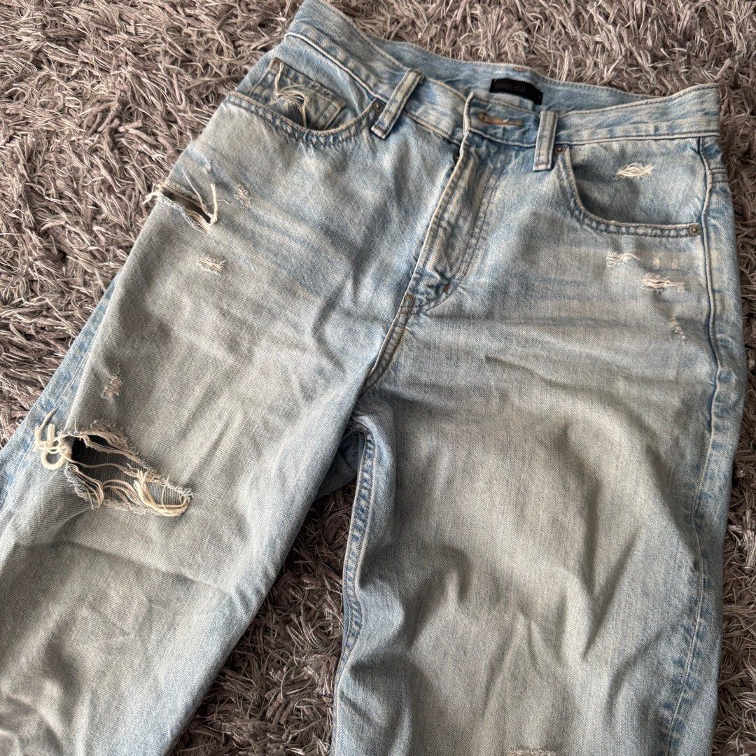 uniqlo denim ripped jeans (Category: Jeans) located in Mandaluyong City. Submitted by declutter.pjt (Listing ID 1414207989, Image 3). Description: Uniqlo jeans - Size: 24 (61 cm) - Used a few times still in good condition .