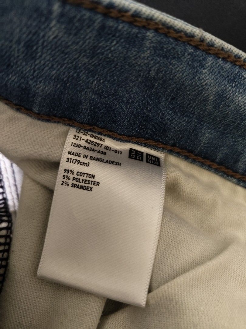 Uniqlo Jeans Distressed Light Wash (Category: Jeans) located in Imus. Submitted by jaeck07 (Listing ID 1414155906, Image 3). Description: - Uniqlo jeans - Light wash with distressed detailing - Classic five-pocket design - Size 31 (79cm) - Made in Bangladesh - Material: 93% cotton, 5% polyester, 2% spandex - Button and zipper closure.