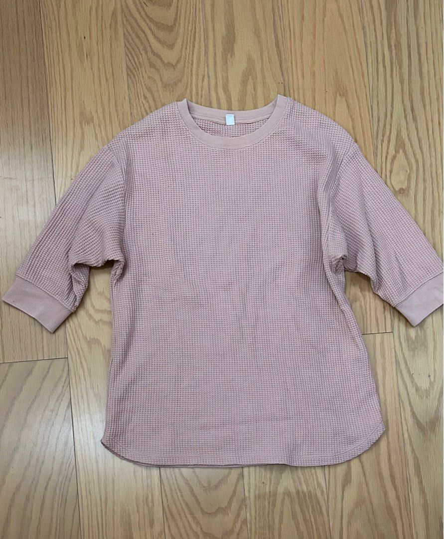 Uniqlo Top (Category: Blouses) located in Pasig City. Submitted by gdeclutterwithme (Listing ID 1414213069, Image 1). Description: - Uniqlo waffle top - Color: Dusty rose - Features: Round neck, 3/4 sleeves - Fit: Relaxed - Material: Waffle knit - Made in Indonesia - Size: S 16 x 23 dm for more details.